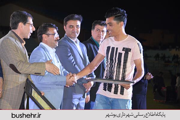 در مراسمی باشکوه جشن صعود تیم فوتبال شاهین شهرداری بندر بوشهر برگزار شد