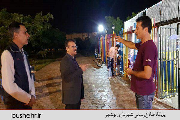 بازدید شبانه شهردار بوشهر از پارک شغاب و گفت و گو با شهروندان