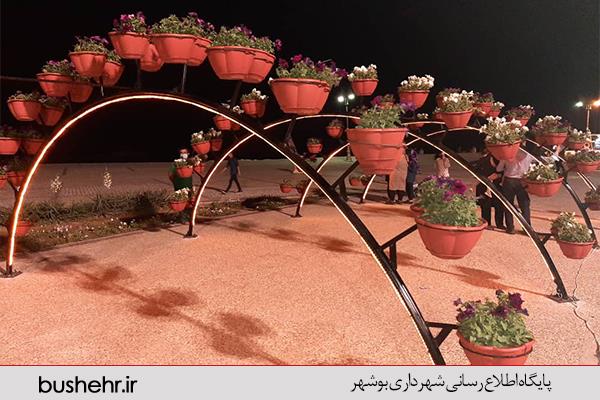 عملیات نصب طاق گل با گلدانهای زیبا در خیابان خلیج فارس انجام شد.