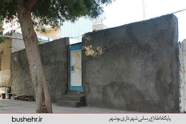 اعمال ماده ۱۱۰ قانون شهرداریها بر روی جداره ی ملک واقع در نبش خیابان غدیر ( پیام نور ) توسط اداره رسیدگی به ماده ۱۱۰ شهرداری منطقه یک