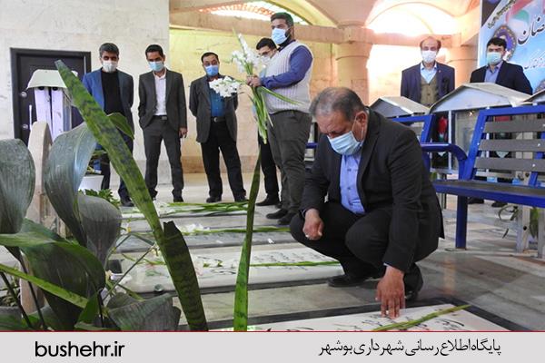 آیین غبار روبی و عطر افشانی گلزار شهدای بوشهر
