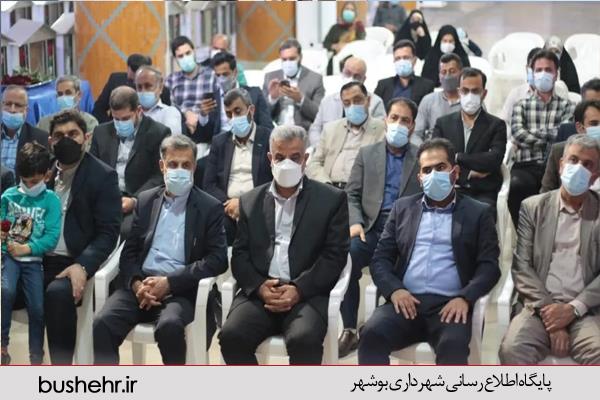 با حضور فرماندار، اعضای شورا و مدیران شهرداری،هفته بوشهر با عطرافشانی قبور مطهر شهدا و قطعه هنرمندان آغاز شد