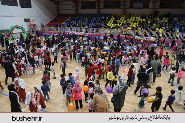 با همت سازمان فرهنگی شهرداری بوشهر؛ همایش بزرگ ۲۰۰۰ نفری «خانواده و کودک» در بوشهر برگزار شد