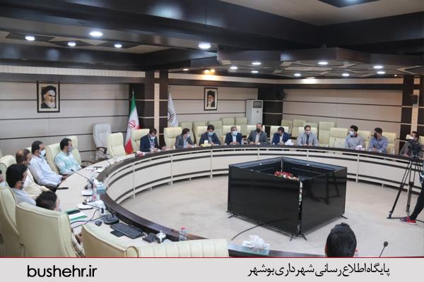 شهردار بندر بوشهر در نشست با کارکنان و مدیران حوزه عمرانی تاخیر در اتمام پروژه‌ها به‌هیچ‌عنوان قابل قبول نیست