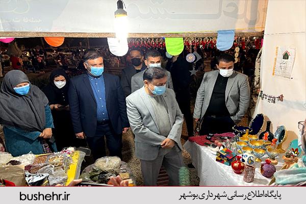 حضور شهردار  بندر بوشهر در جشن انقلاب و بازدید  از غرفه بازارچه خانگی