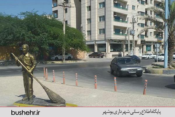 نصب مجسمه پاکبان نمادی جهت قدر دانی از زحمات پاکبانان عزیز در میدان شهرداری
